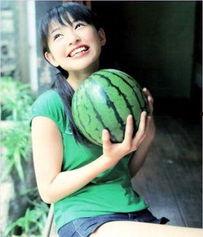 网红刘雅婧吃瓜是真的吗,真相还是炒作？